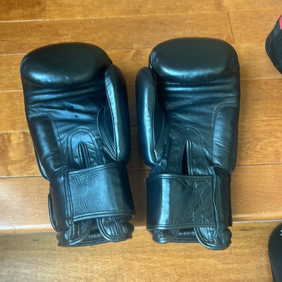 Revgear Set...16oz Boxing Gloves, Belt & Boots - Picture 5 of 8